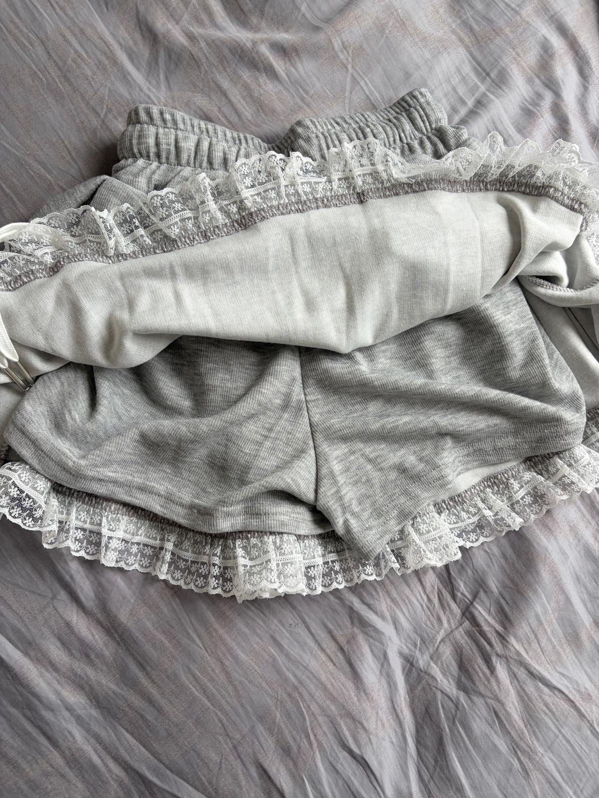 BO001【現貨發售✿】甜美蕾絲裙擺邊休閒短裙褲