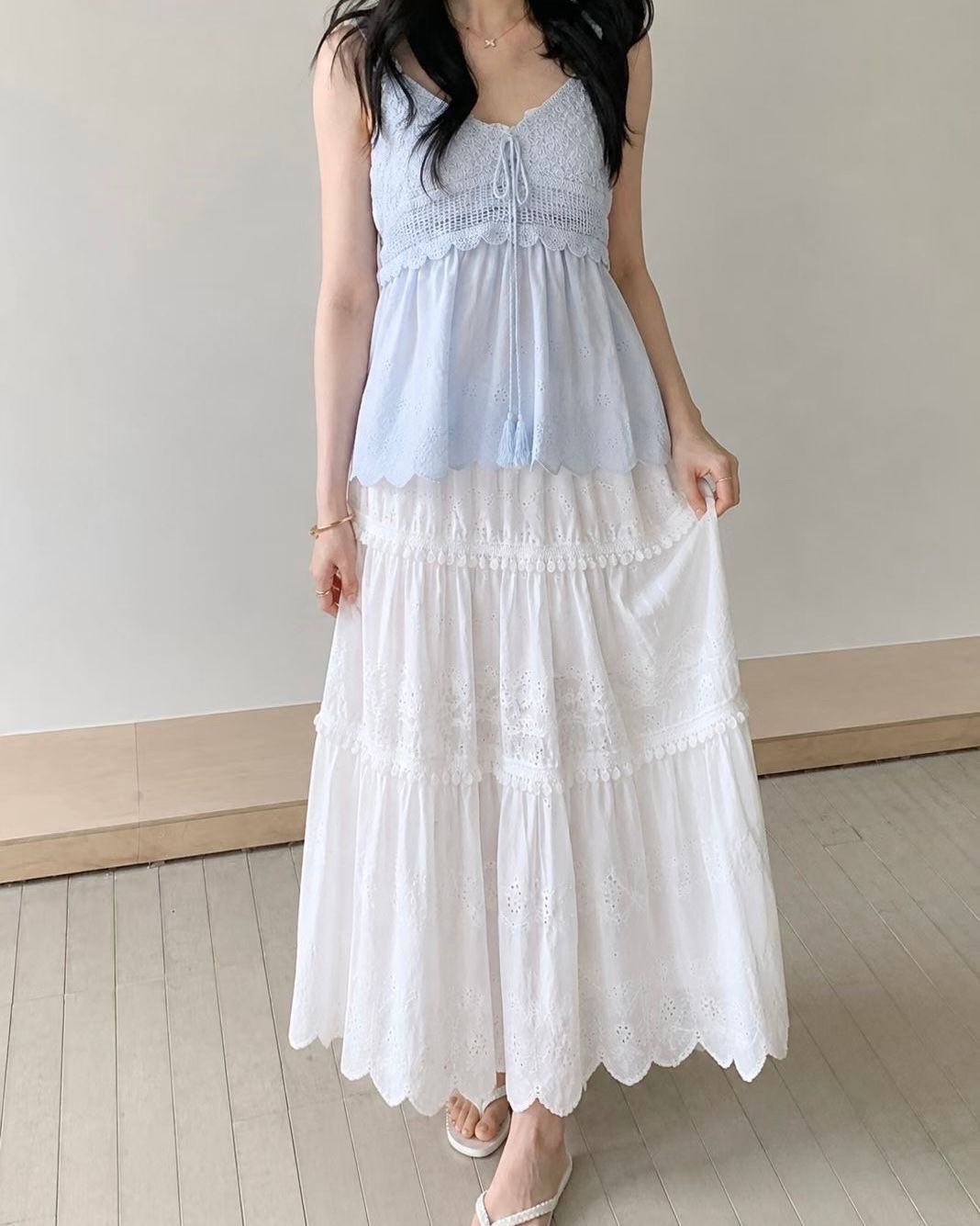 CO007【7月新品】藍色小通花紋吊帶上衣