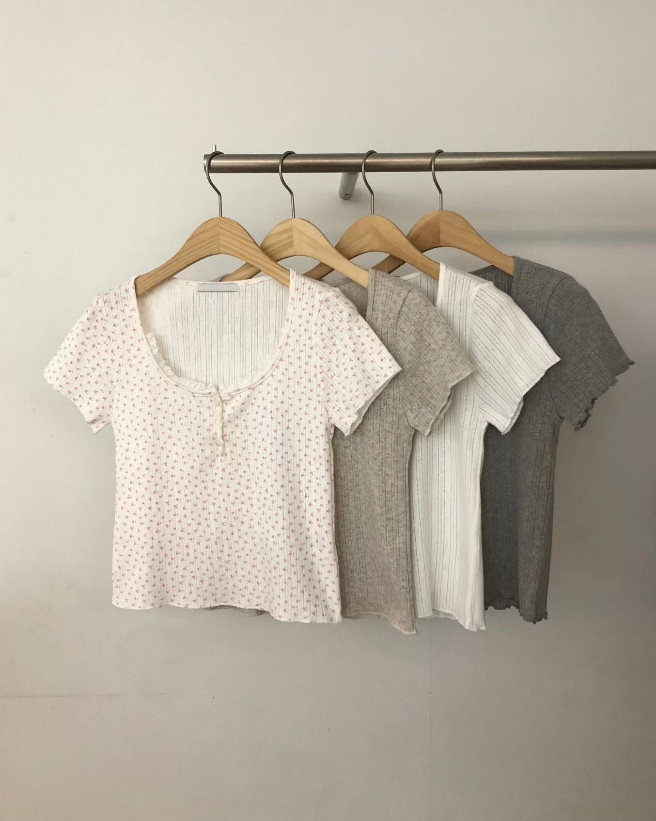 FO017【6月新品】蕾絲大圓領通花鈕扣上衣