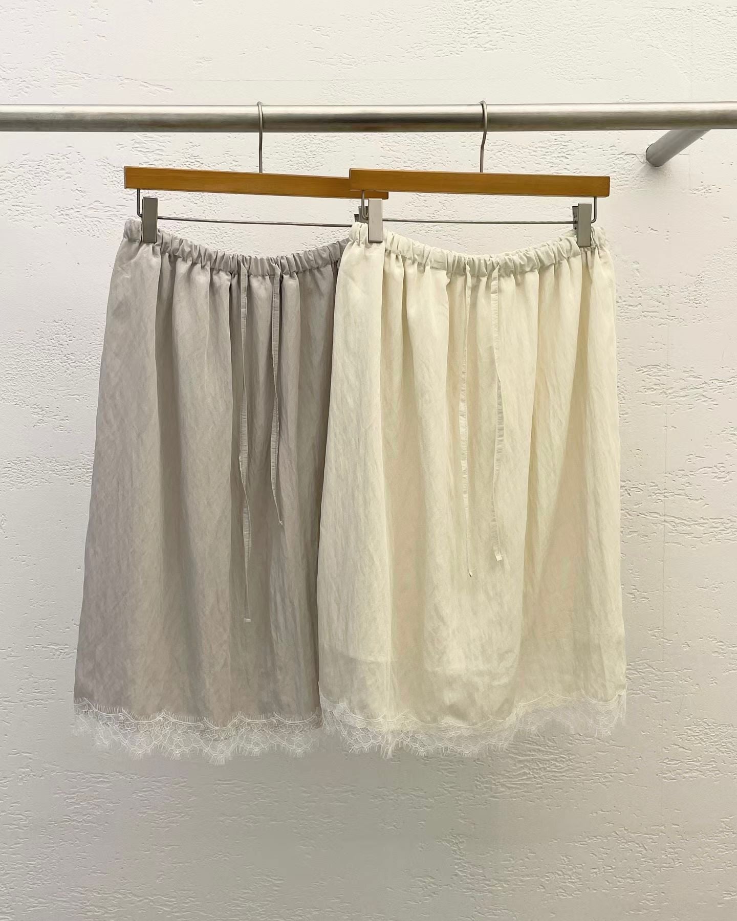 MO007【4月新品】蕾絲絲質感中長裙