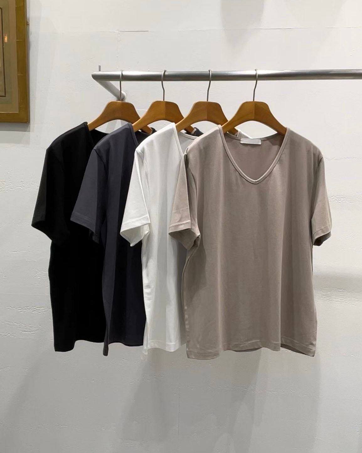 MO008【4月新品】高級莫代爾質料V領T恤