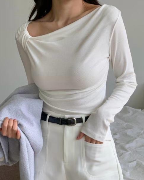 OT002【1月新品】斜肩假綁結設計上衣