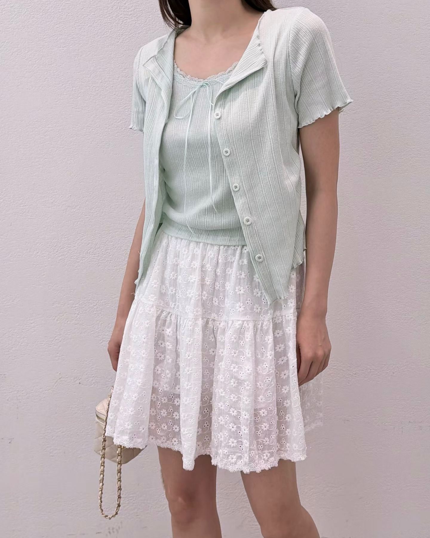 SH001【4月新品】假兩件溫柔感花花邊直紋上衣
