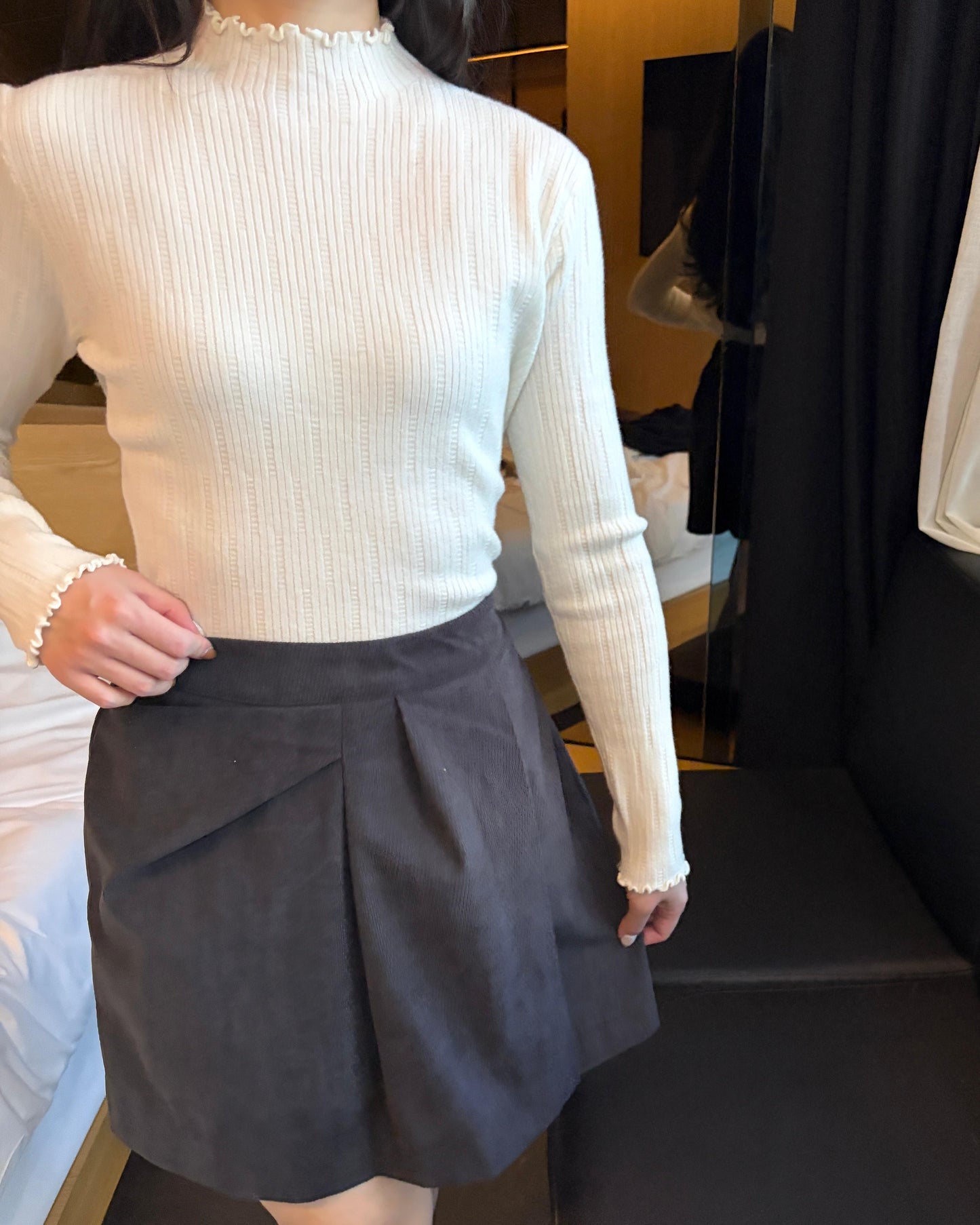 ST001《現貨新款》小花邊高領直紋百搭上衣