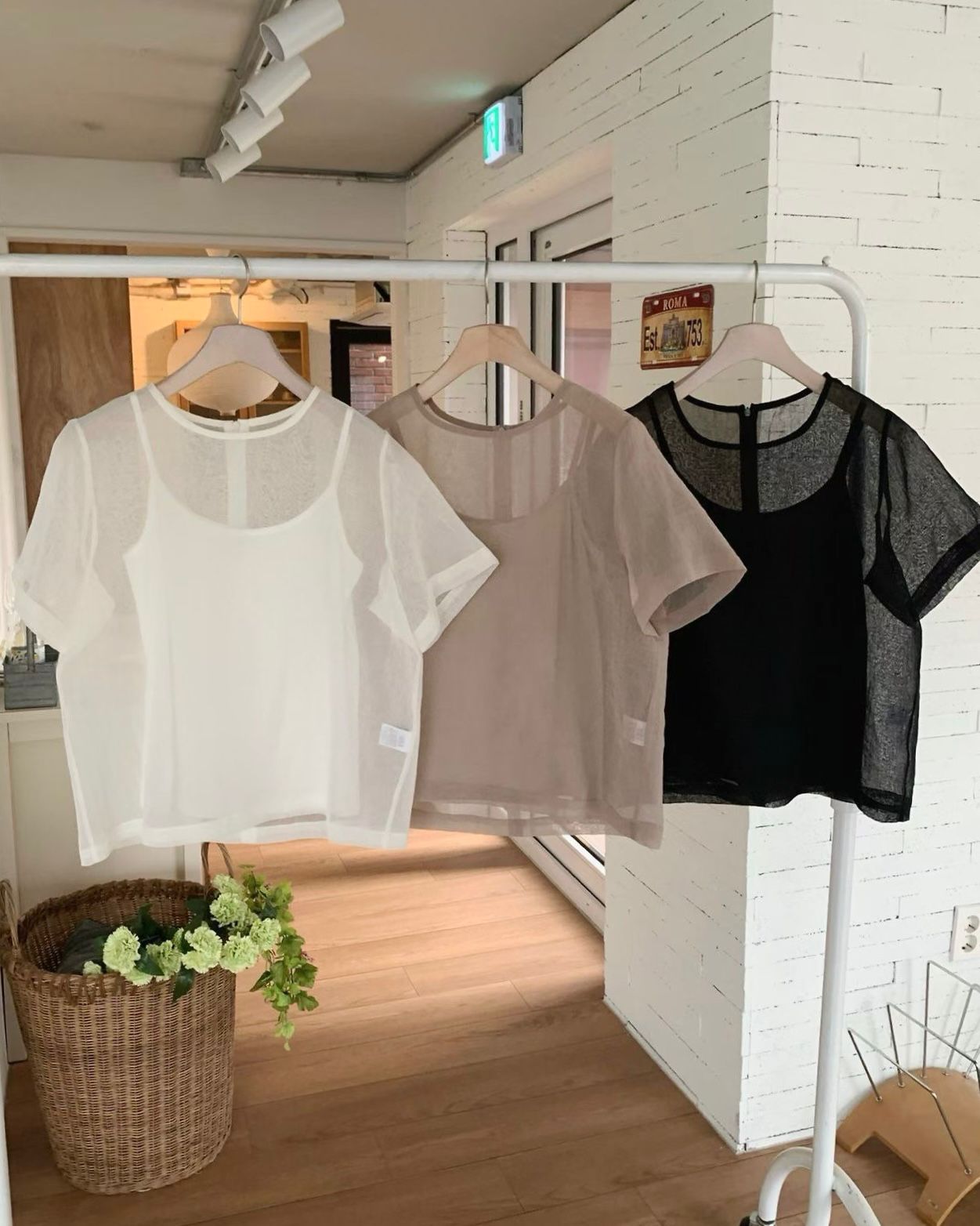 CB007【5月新品】吊帶透透假兩件上衣