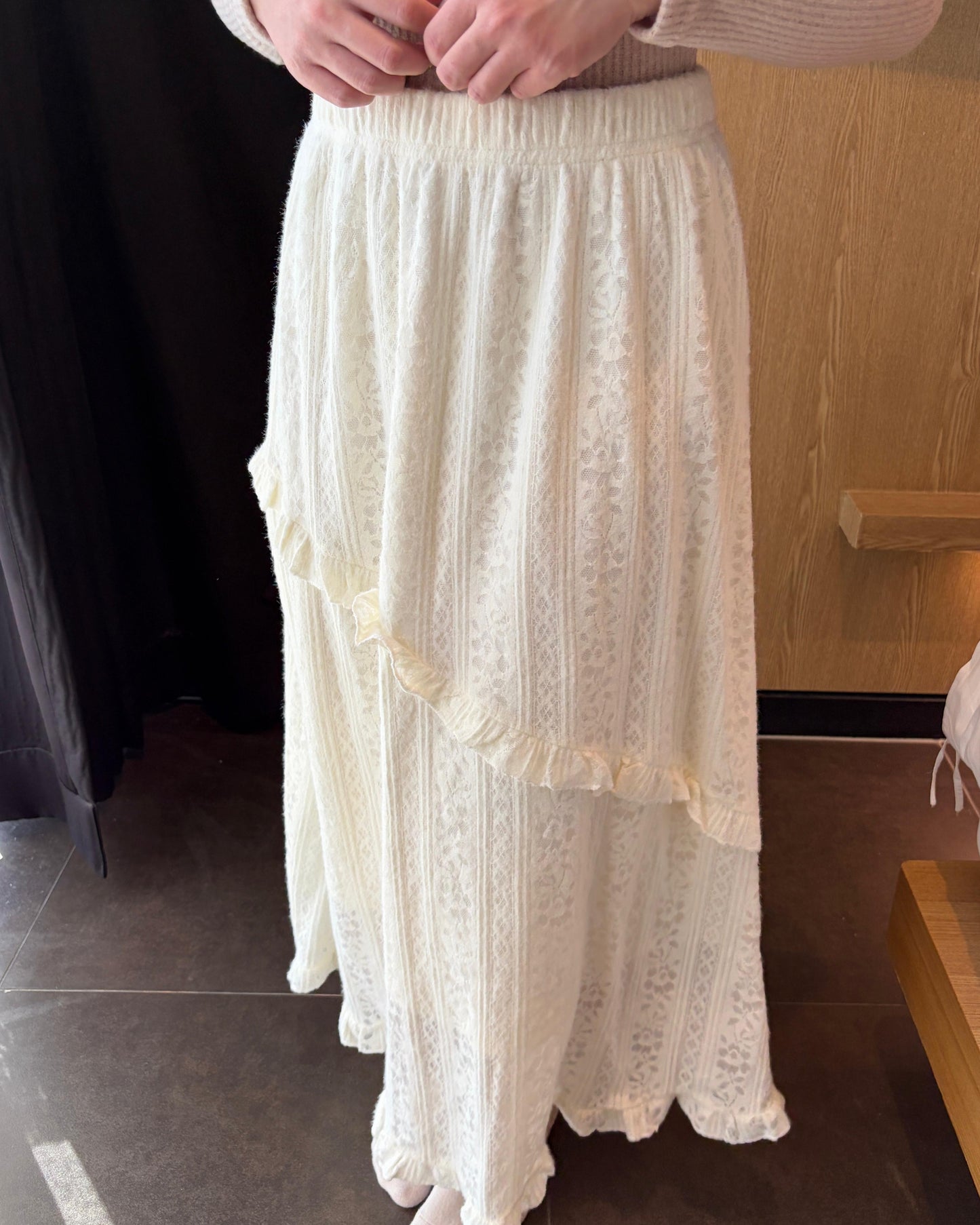 CO001《現貨新款》Lace花紋斜花邊長裙