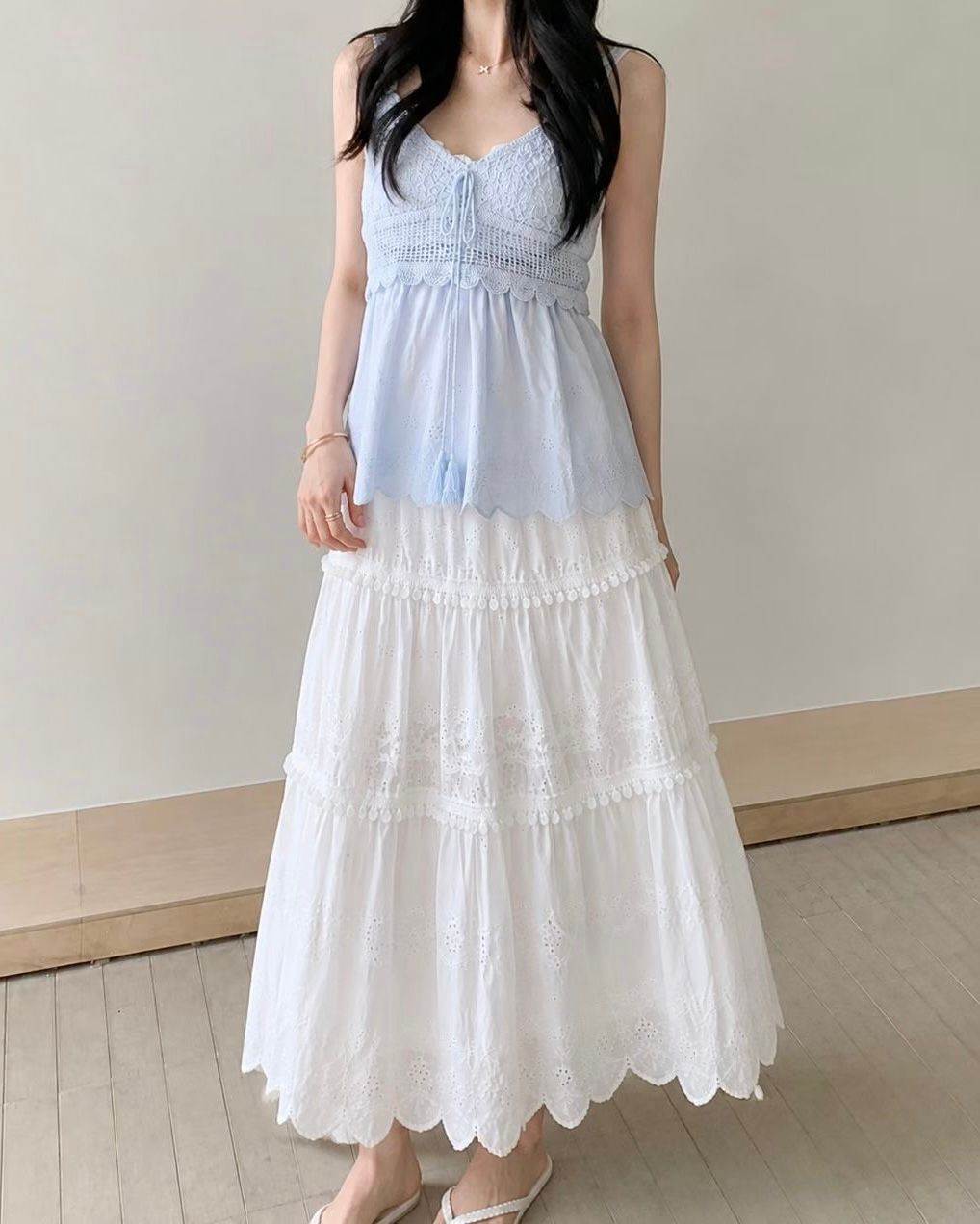 CO007【7月新品】藍色小通花紋吊帶上衣