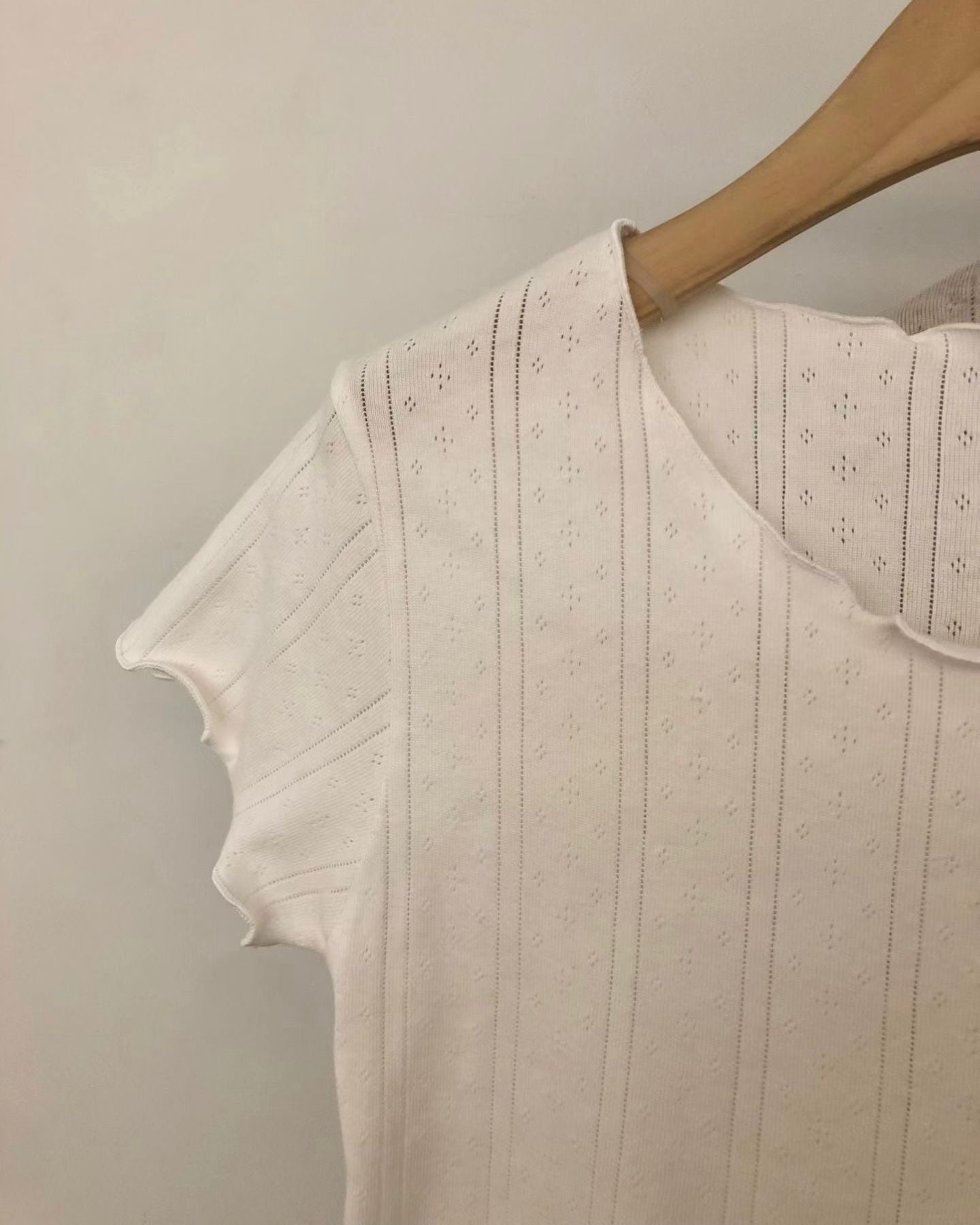 FO008【4月新品】花邊通花直紋百搭上衣