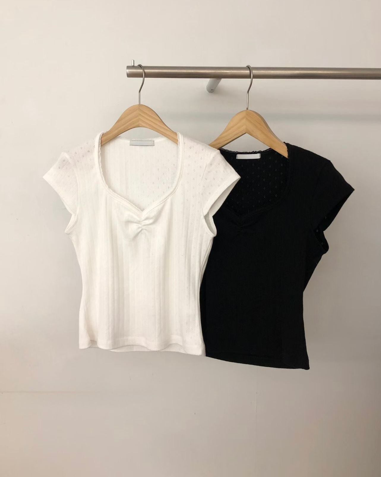 FO014【5月新品】通花蕾絲領甜美白搭上衣