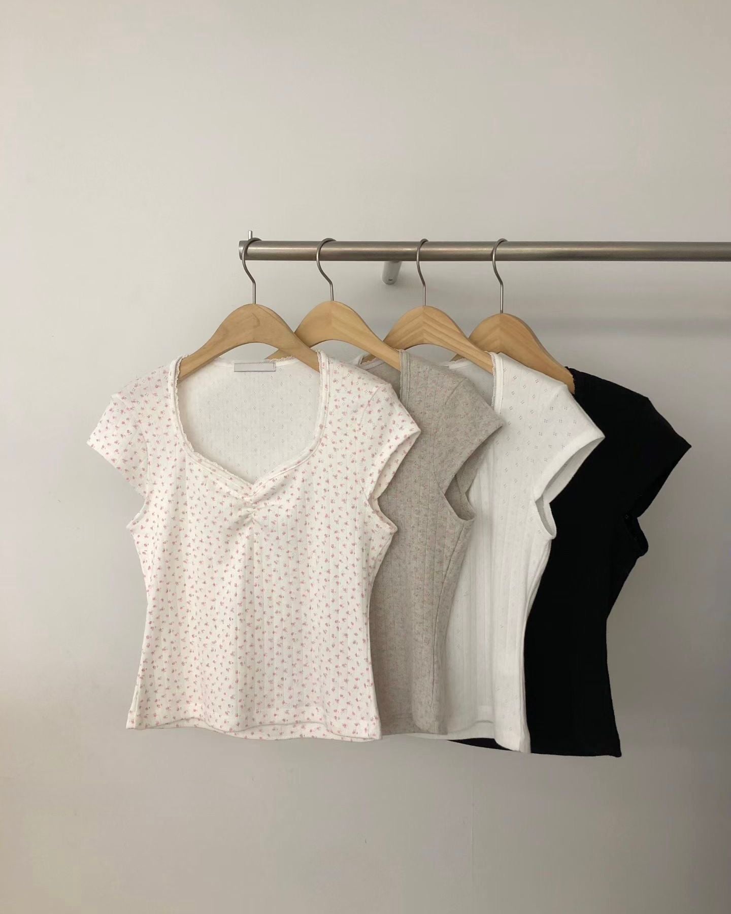 FO014【5月新品】通花蕾絲領甜美白搭上衣