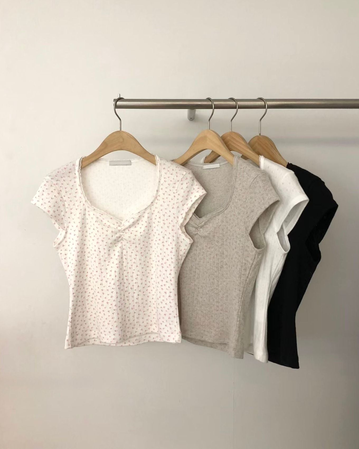 FO014【5月新品】通花蕾絲領甜美白搭上衣