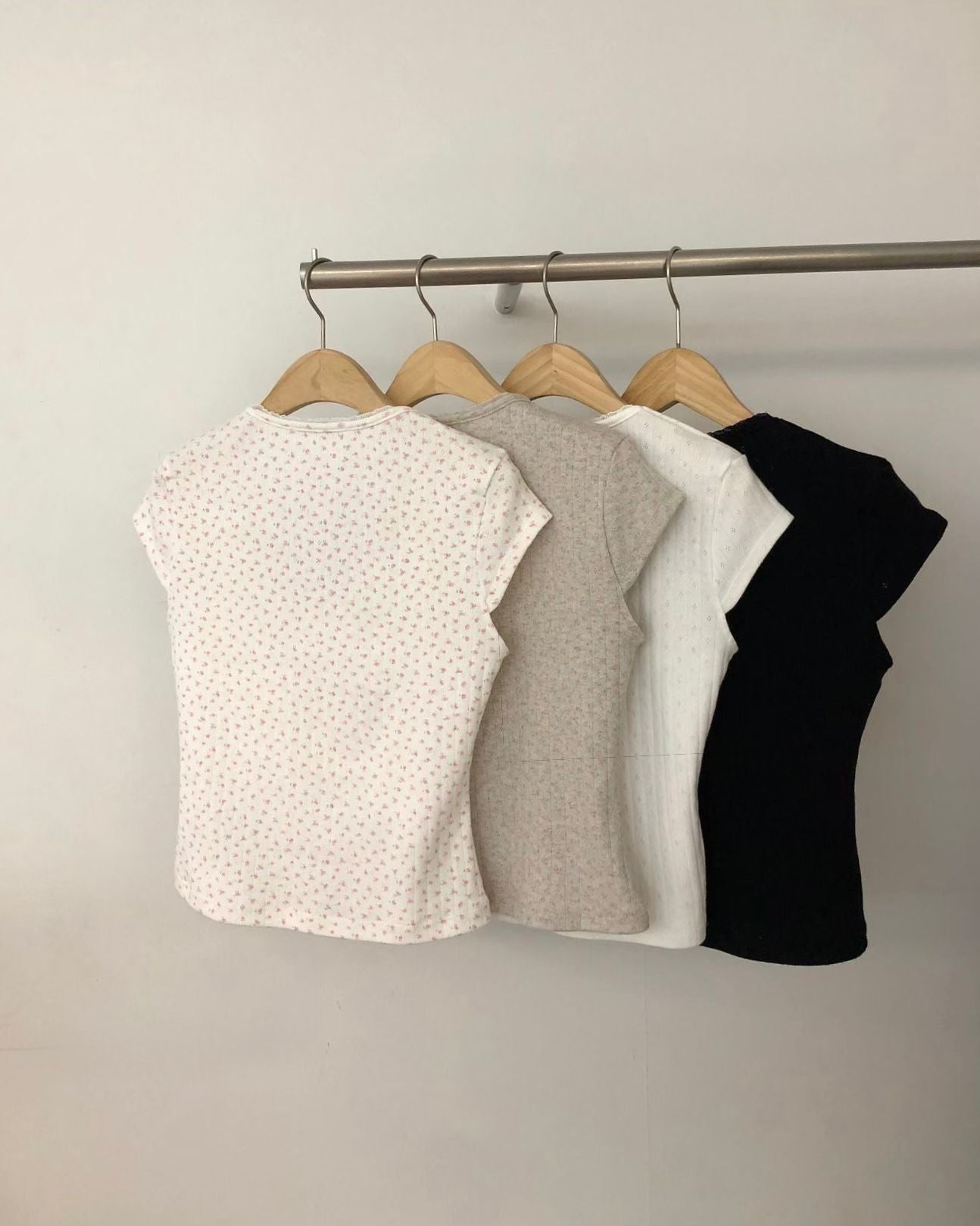 FO014【5月新品】通花蕾絲領甜美白搭上衣