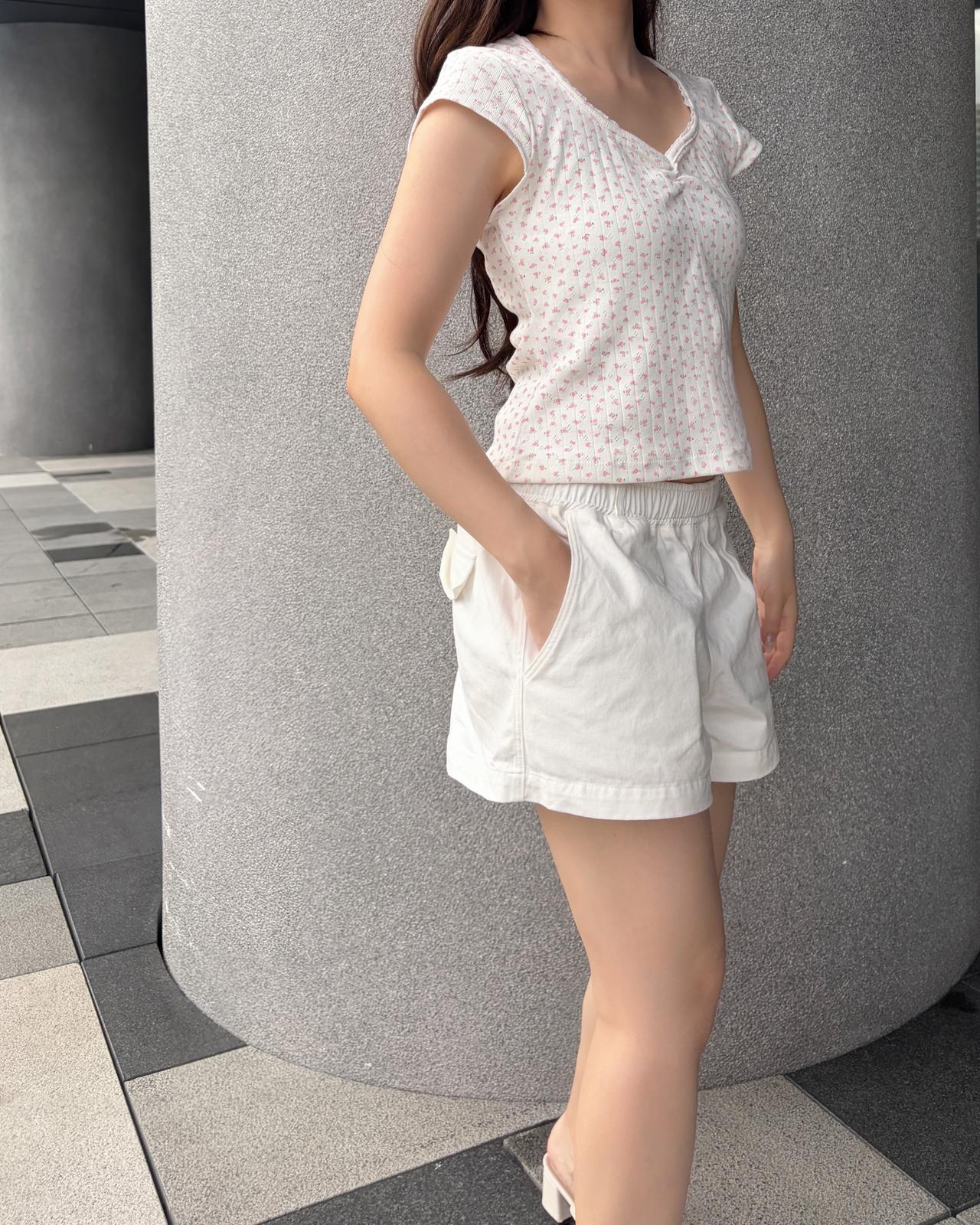 FO014【5月新品】通花蕾絲領甜美白搭上衣