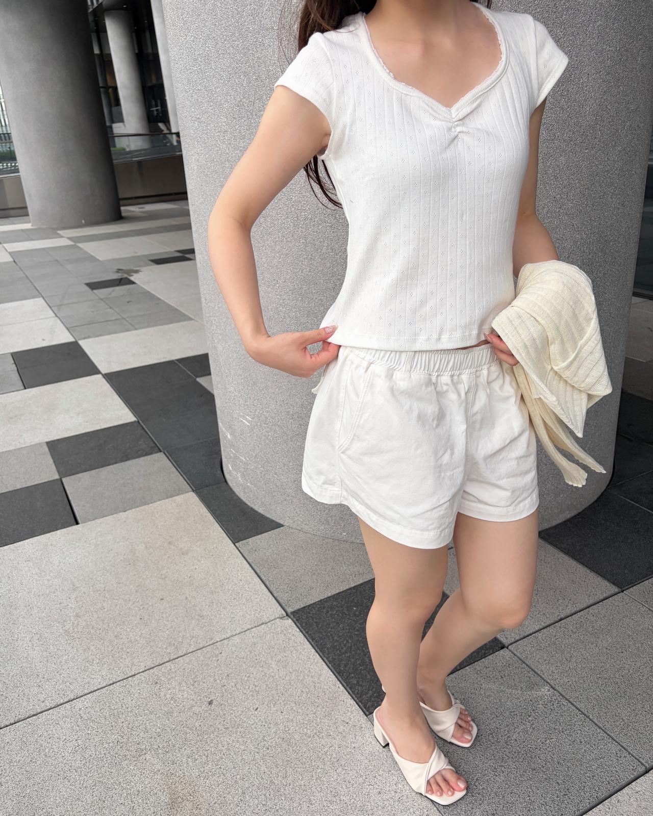 FO014【現貨新款✿】通花蕾絲領甜美白搭上衣