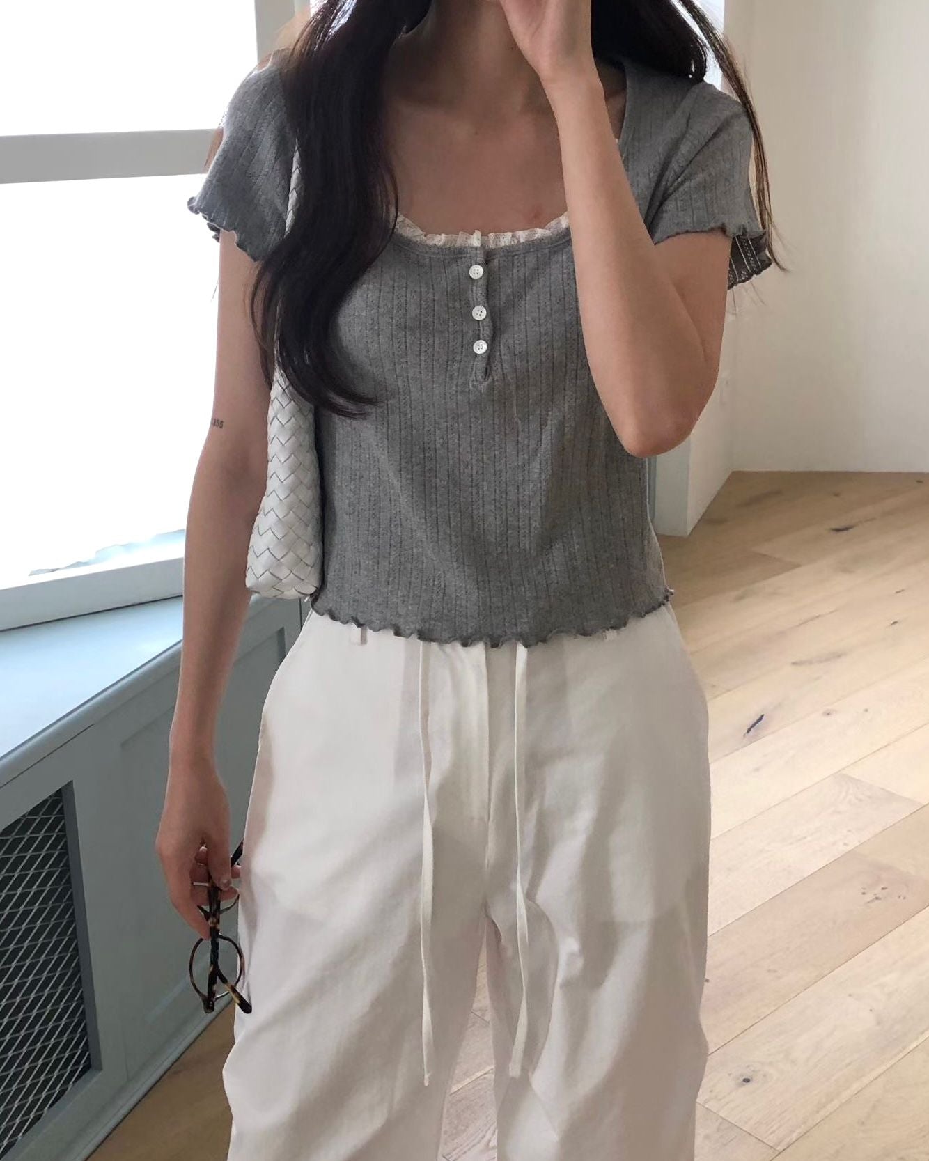 FO017【6月新品】蕾絲大圓領通花鈕扣上衣