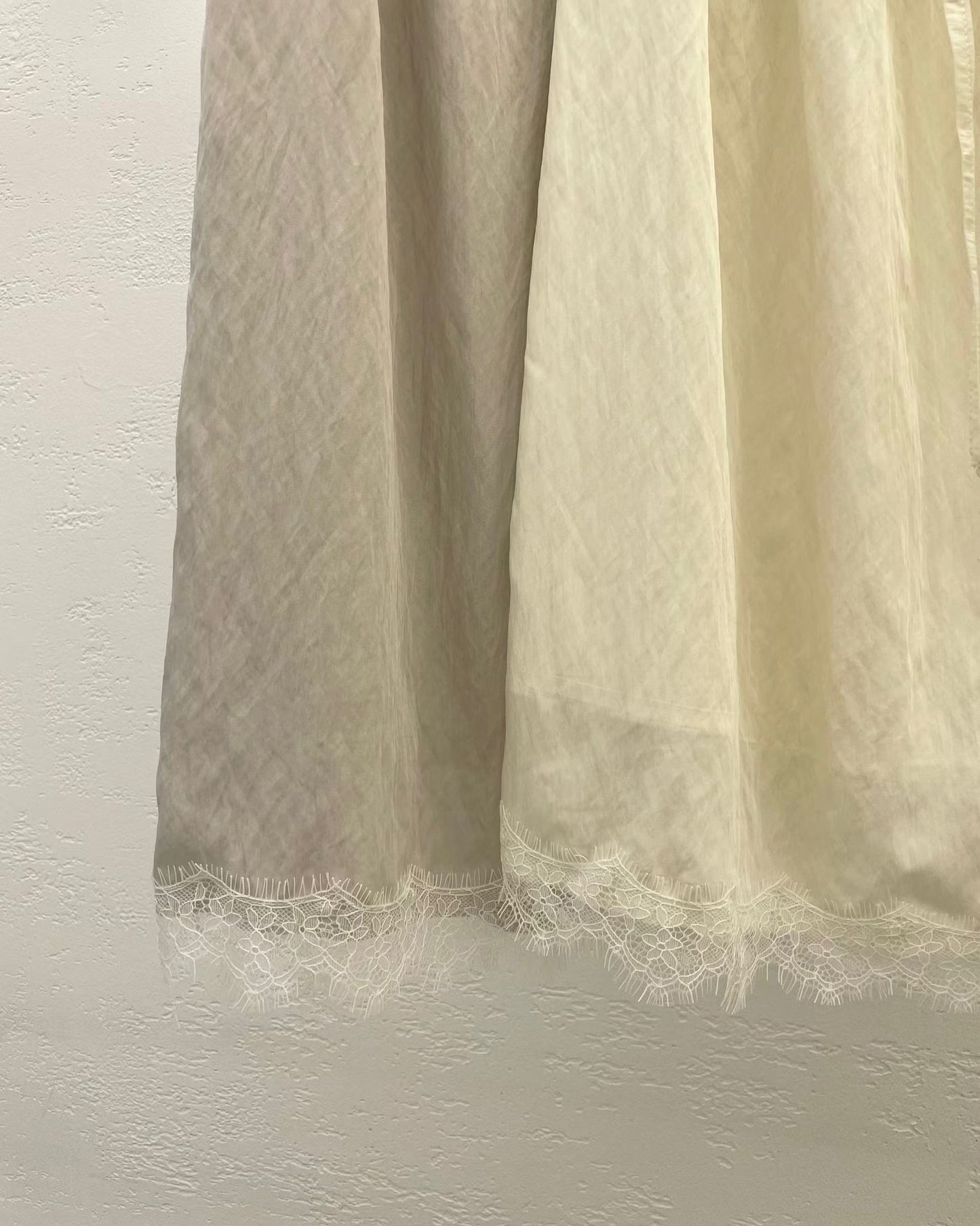 MO007【4月新品】蕾絲絲質感中長裙