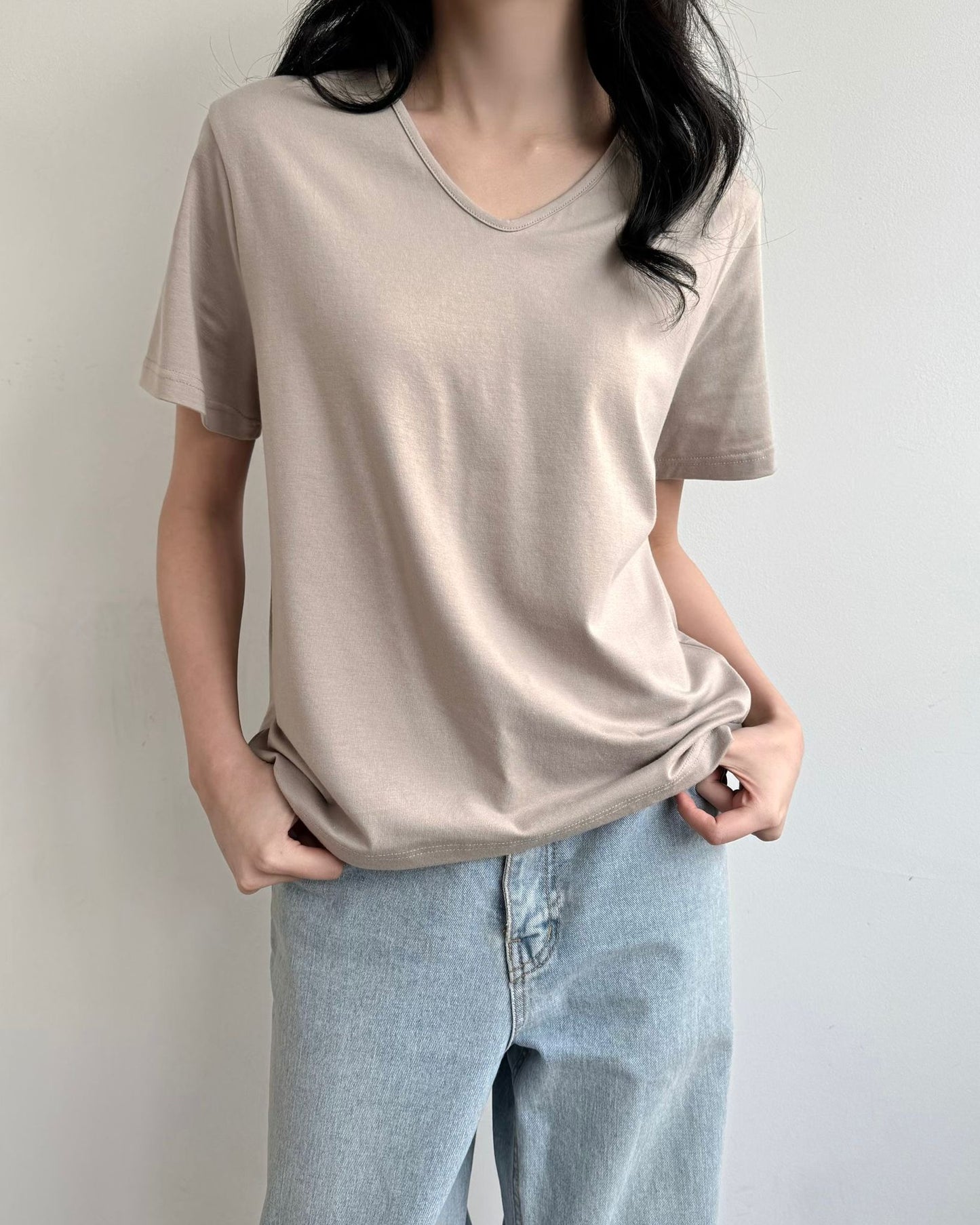 MO008【4月新品】高級莫代爾質料V領T恤