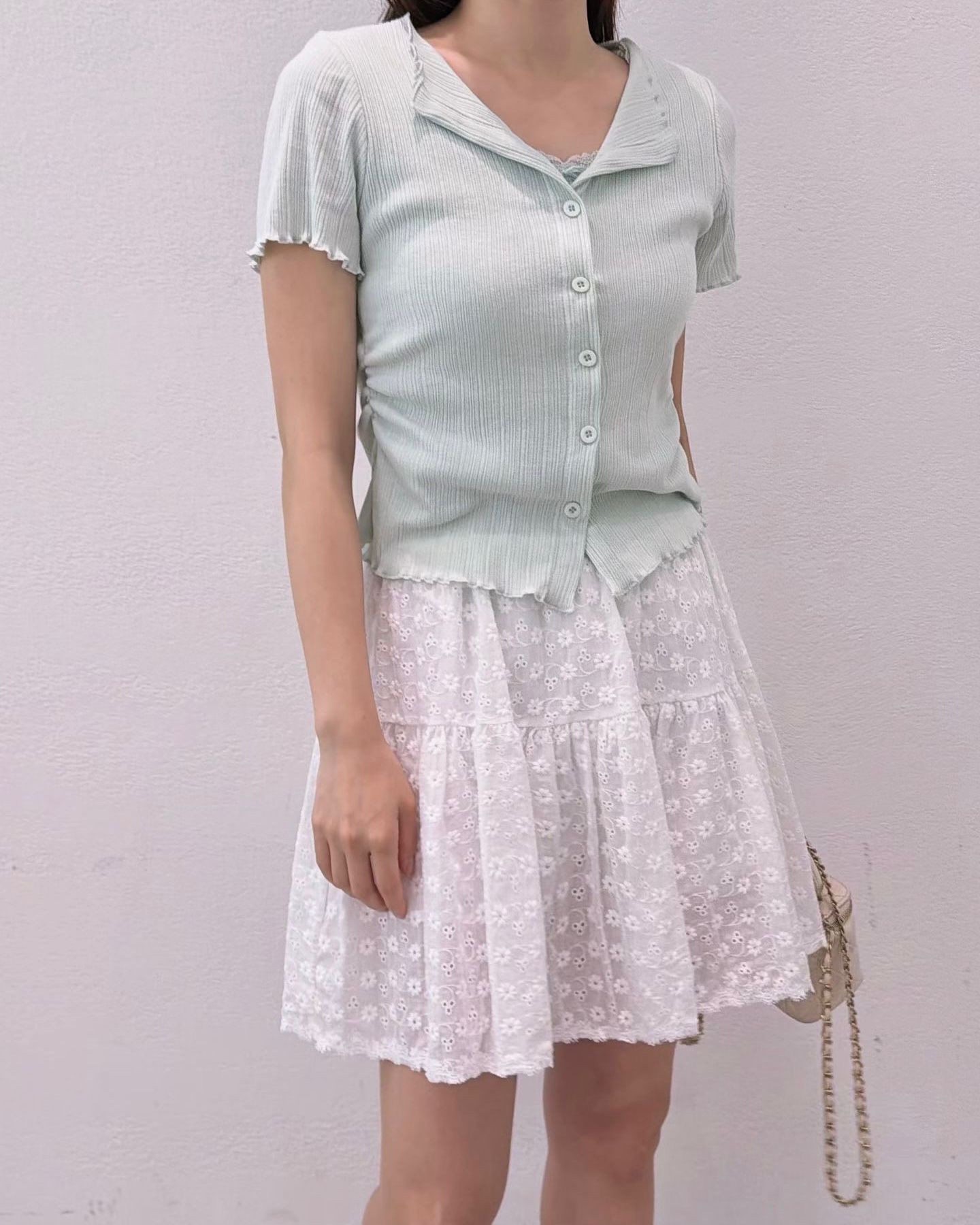 SH001【4月新品】假兩件溫柔感花花邊直紋上衣