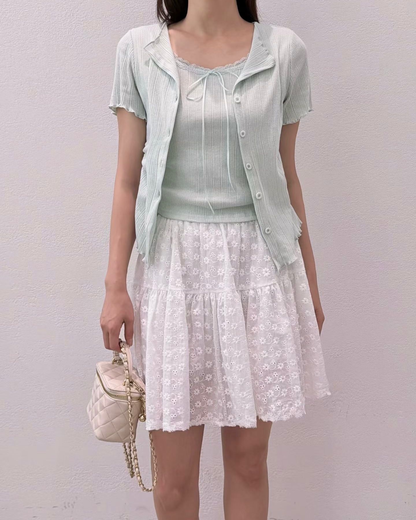 SH001【4月新品】假兩件溫柔感花花邊直紋上衣