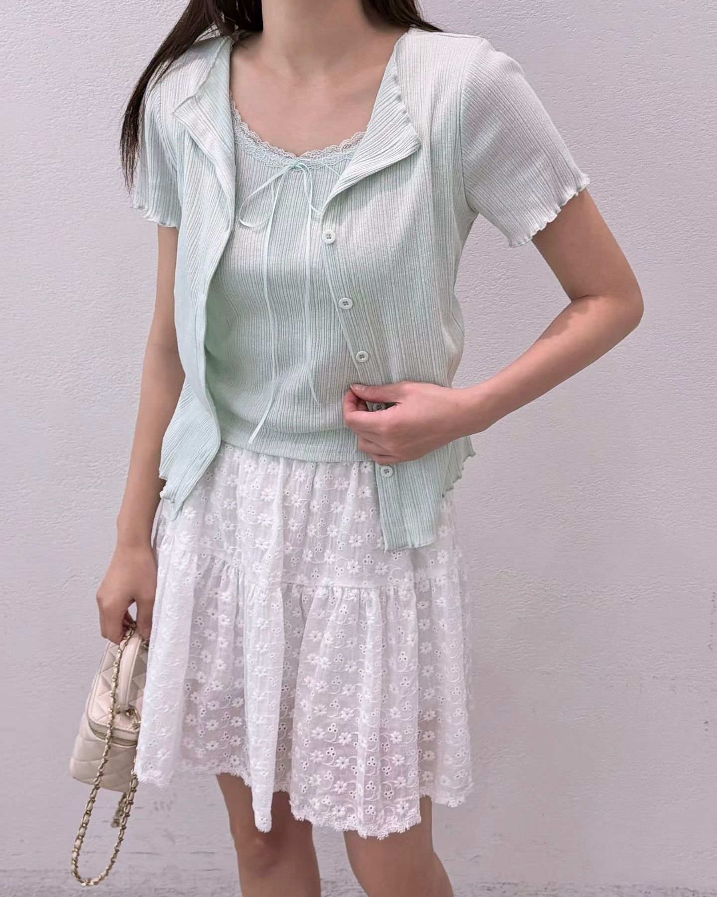 SH001【4月新品】假兩件溫柔感花花邊直紋上衣