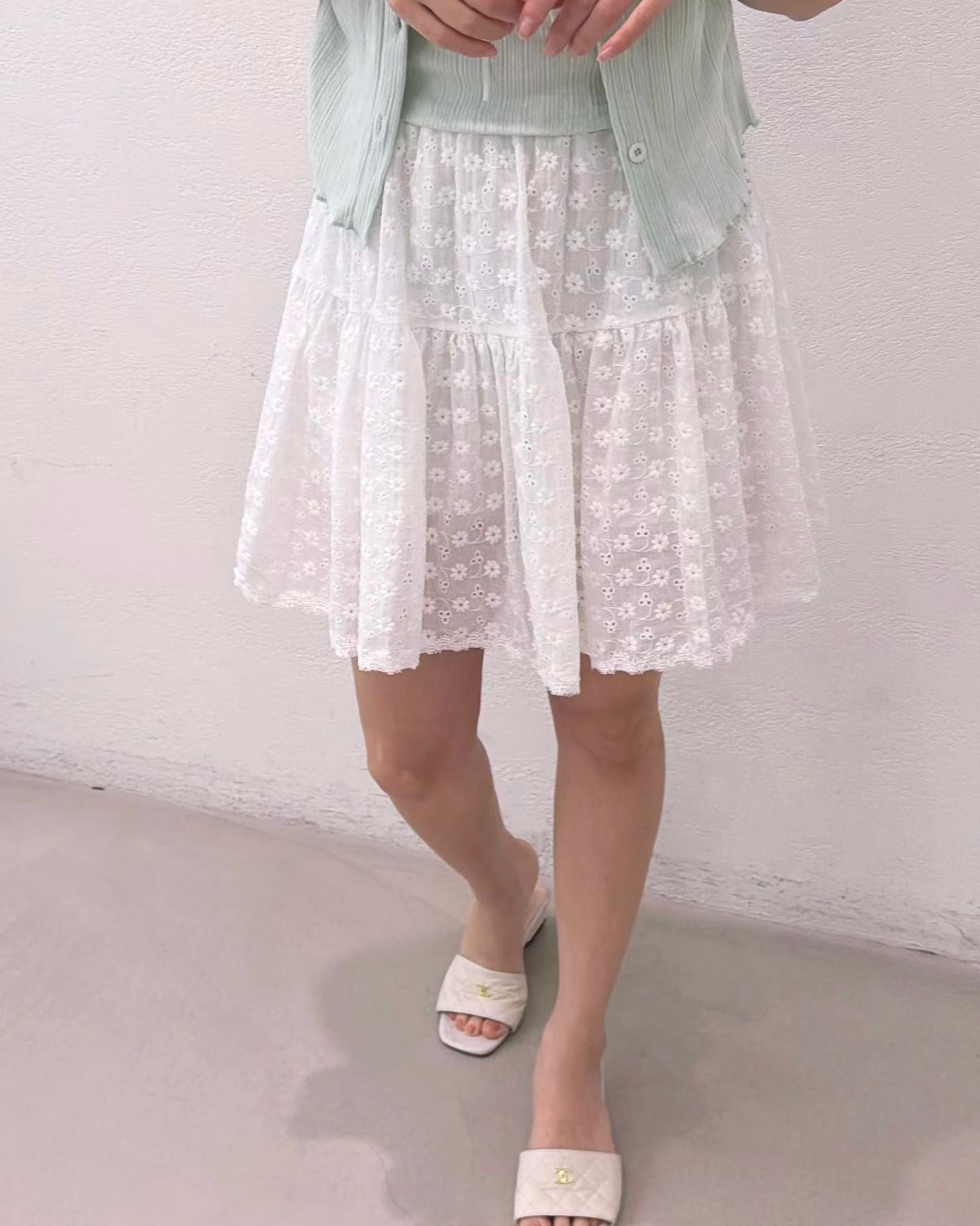 SH002【4月新品】白色碎花紋百搭短裙
