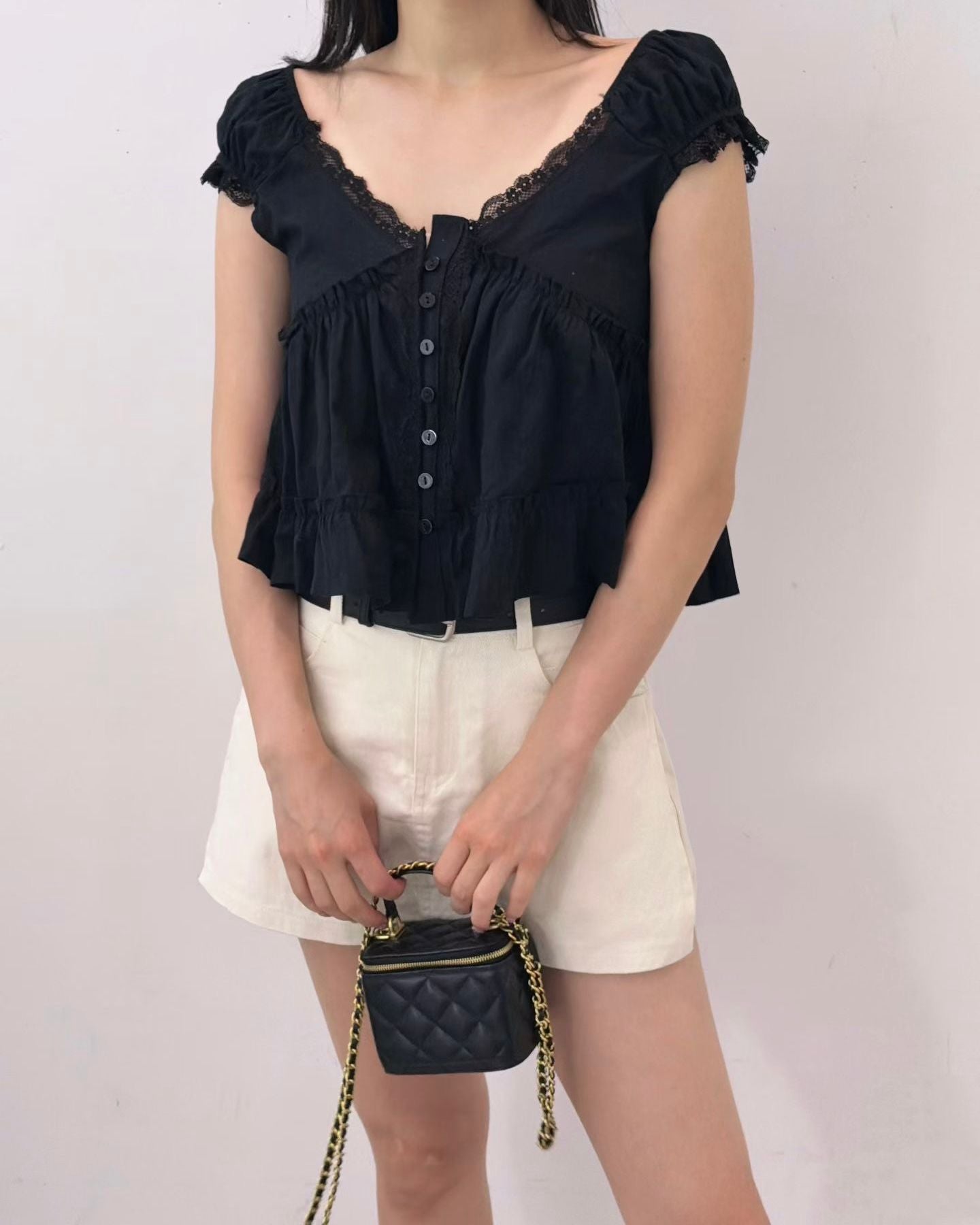 SH005【5月新品】蕾絲鈕扣可愛上衣