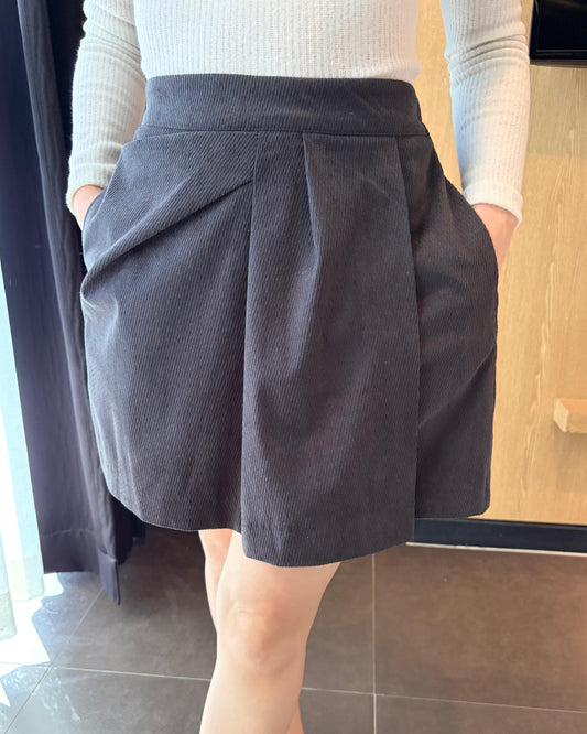 ST002【現貨發售】冬季摺紋百搭裙褲