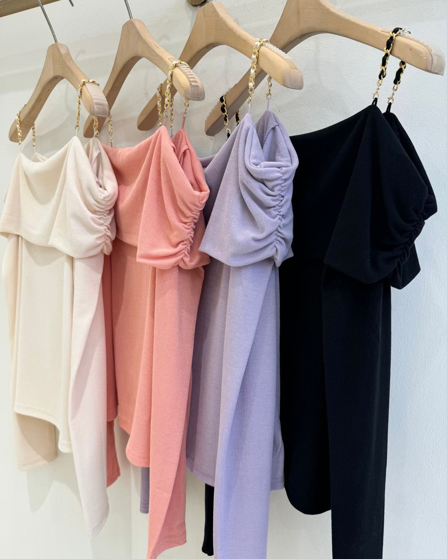 ST007【2月新品】露肩可拆肩帶溫柔上衣