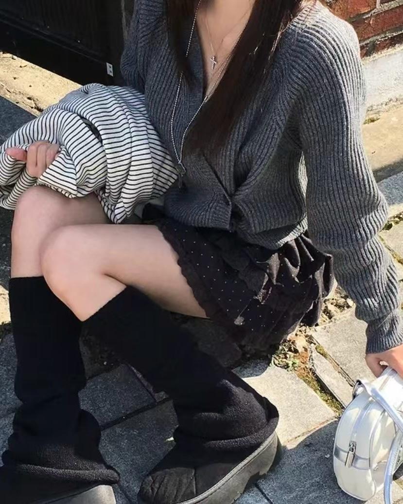 TW001《新款》 V領左右斜搭扭扣針織上衣